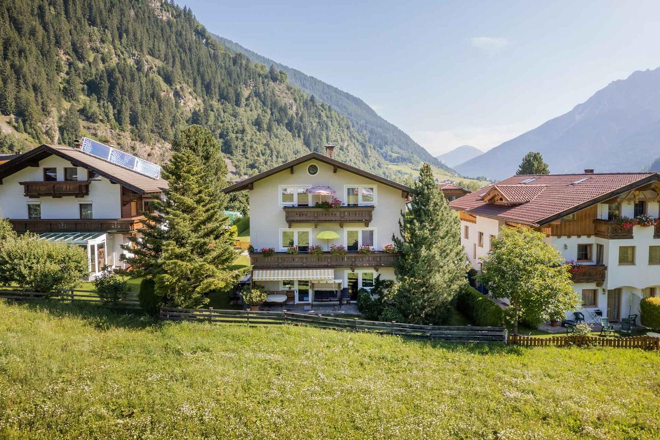 Haus Vogelsberger im Stubaital – Ausgangspunkt für einen Sommerurlaub in den Tiroler Bergen